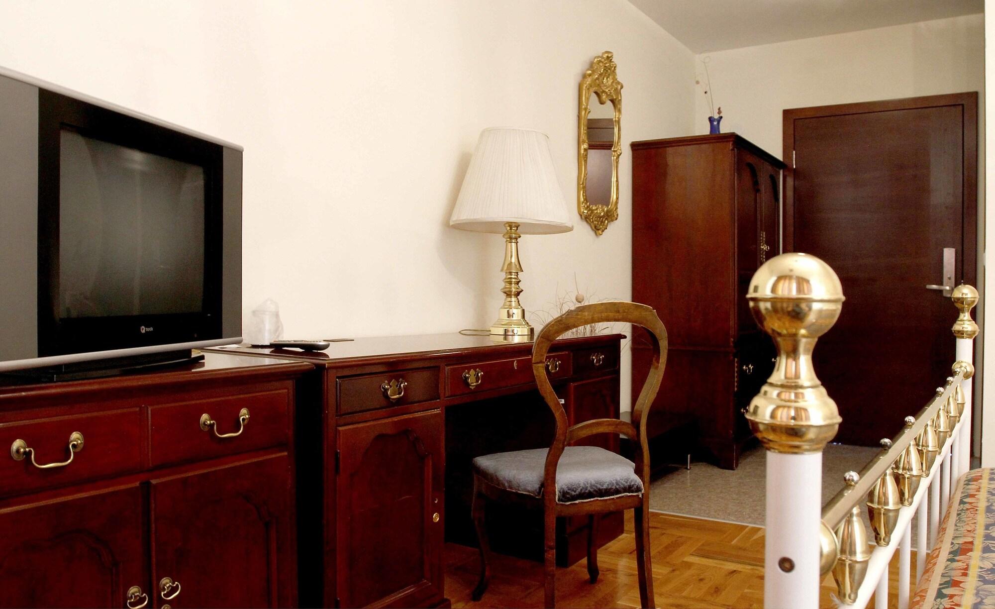 Hotel Octagon Сараево Экстерьер фото