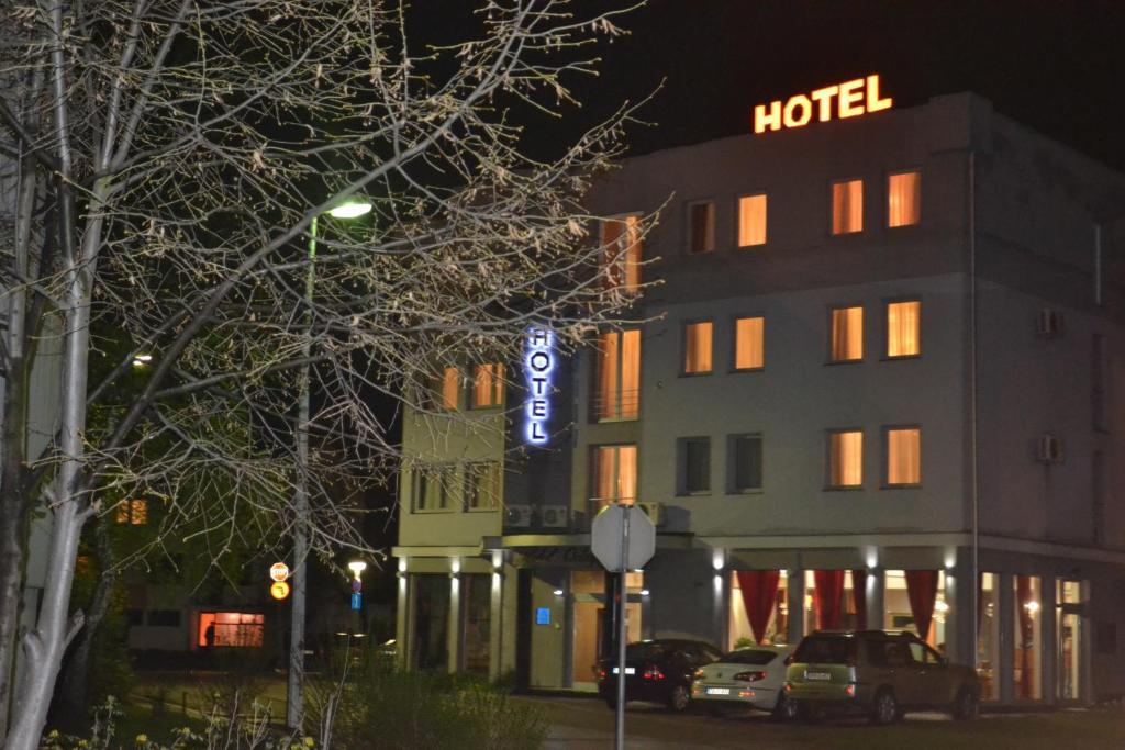 Hotel Octagon Сараево Экстерьер фото