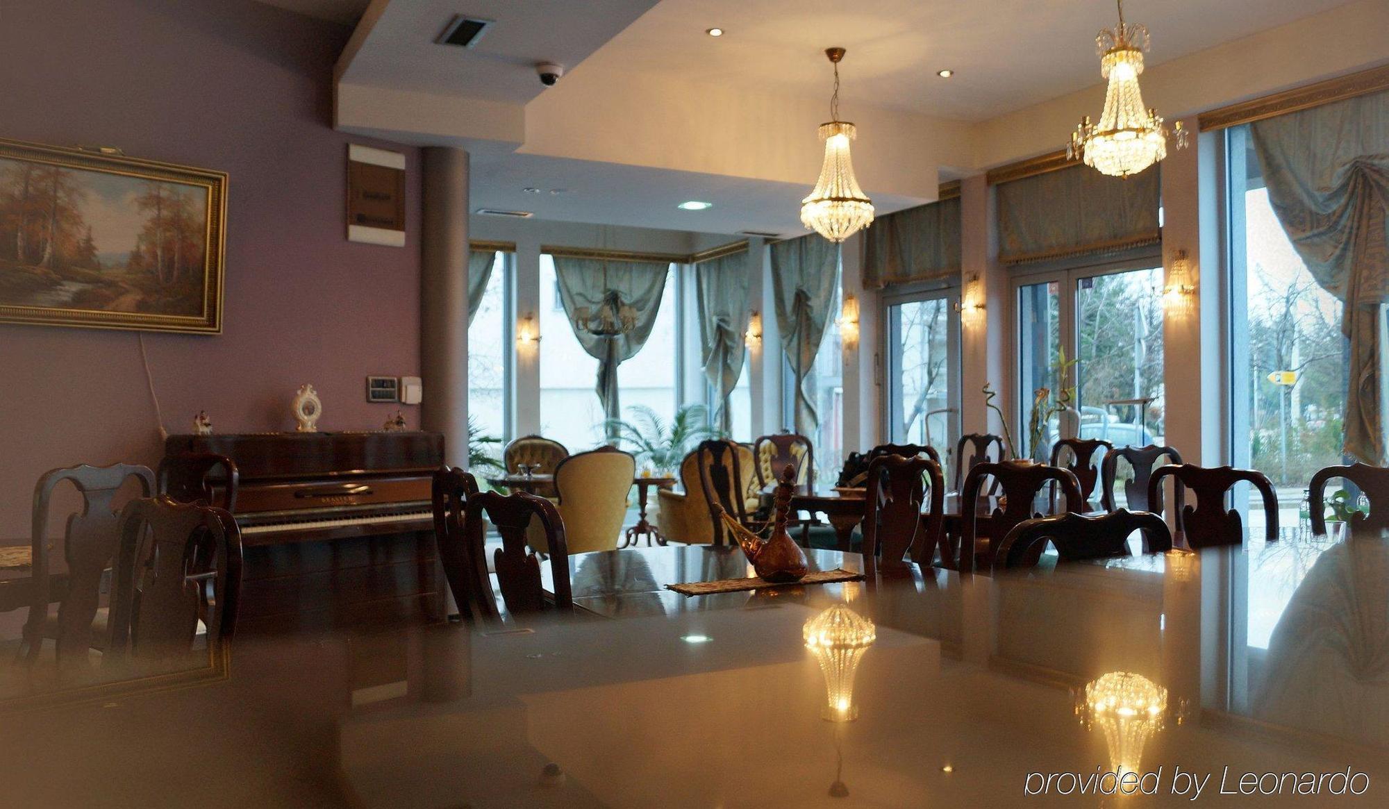 Hotel Octagon Сараево Экстерьер фото